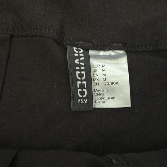 Black mini skirt - Picture 4 of 4